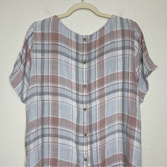 Torrid Abbey Textured Woven Button Back Top - Picture 6 of 10